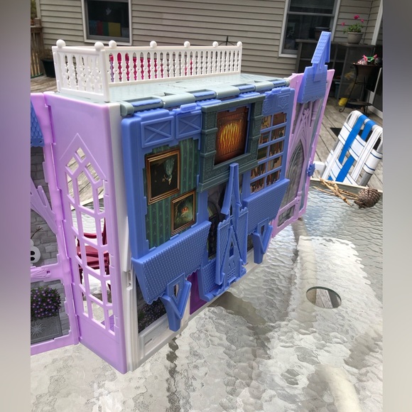 Disney Frozen 2 Fold And Go Portable Arendelle Castle Play Set House - Picture 9 of 10